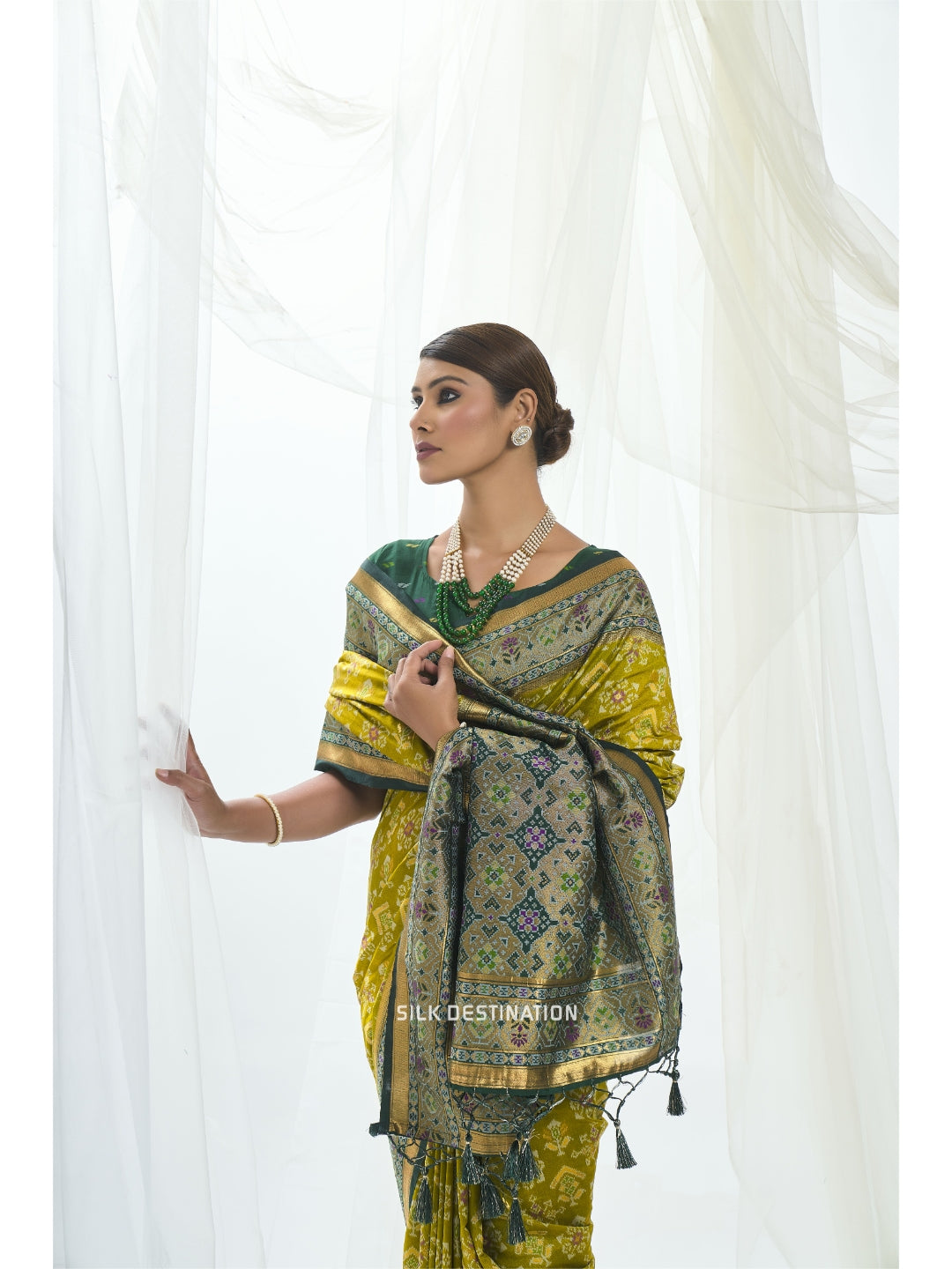 Sonakshi Saree: Bright Green with Godly Green Pallu | Dual Tone, double Ikat patola Silk Saree
