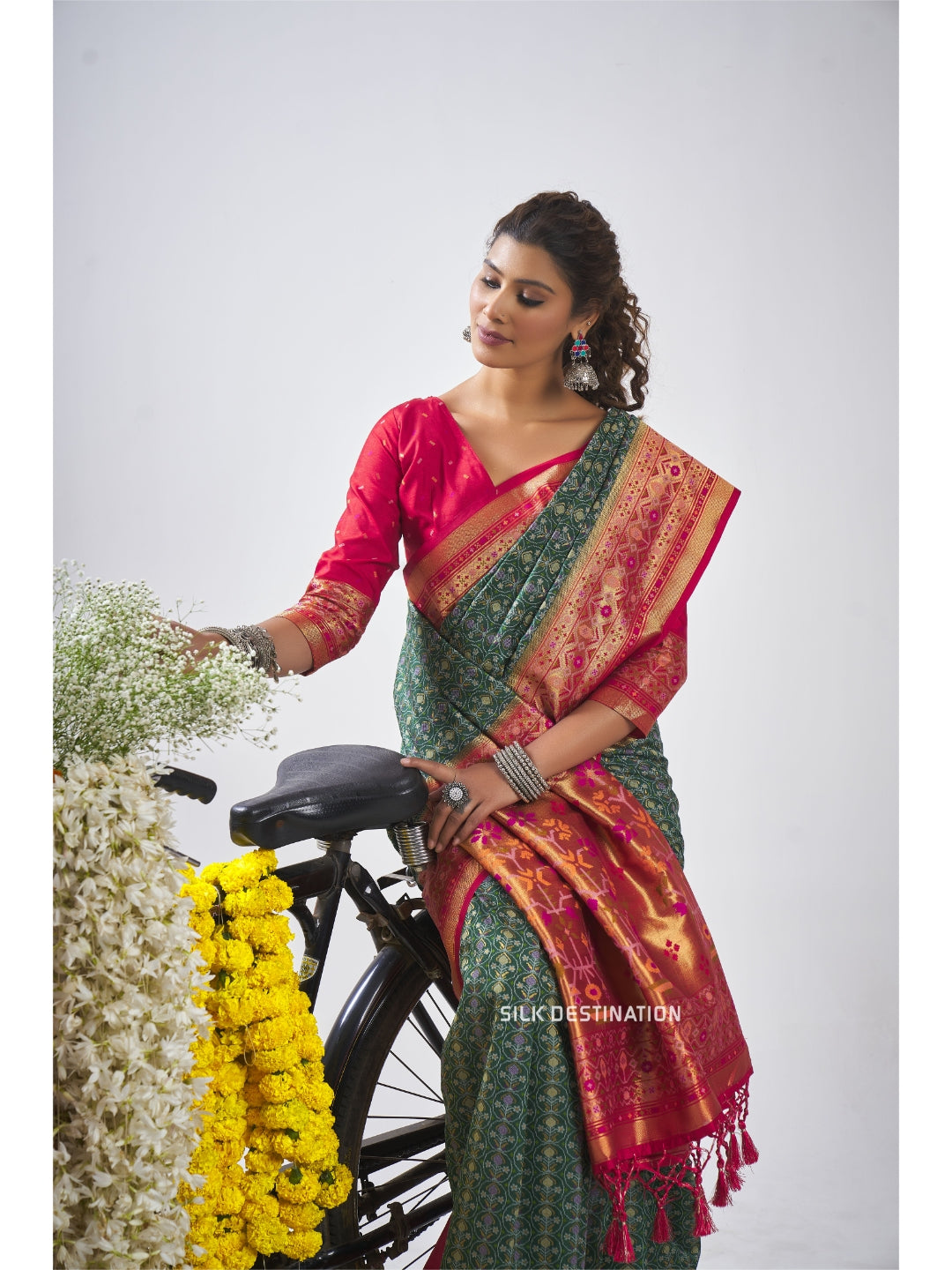 Soundaryakala Saree: Bright Green with Godly Green Pallu | Dual Tone, traditional Patola Silk Saree with double Ikat Motifs