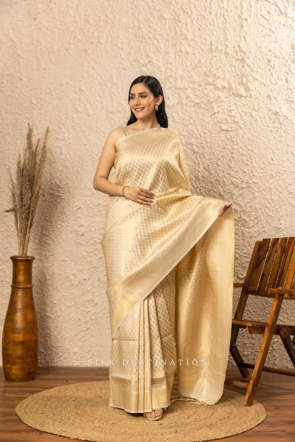 Sunlit Splendor: Saree in Creamy Gold, Framed with Honeyed Border with Febric threat